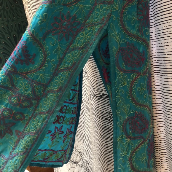 Hand-embroidered Silk Turquoise Tunic Sz. M from India - Picture 10 of 11